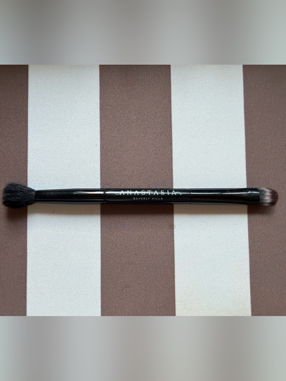 Anastasia Beverly Hills Dual-Ended Black Eyeshadow & Blending Brush